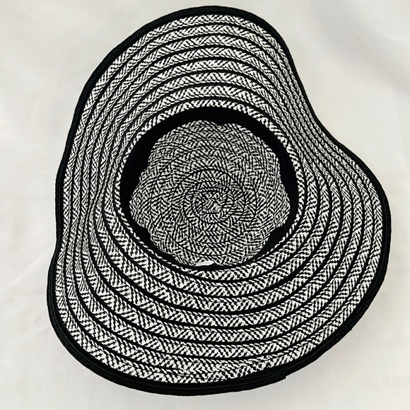 Hat~Summer Shade / Black & White / NWOT / Host Pick - Picture 3 of 7